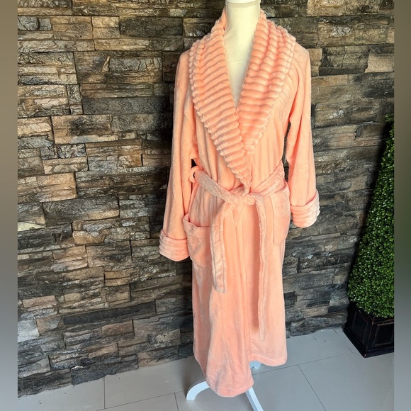 Cozy Pink Plush Robe with Shawl Collar - Picture 2 of 4